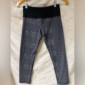 Women Vuori Cropped Legging in gray/black